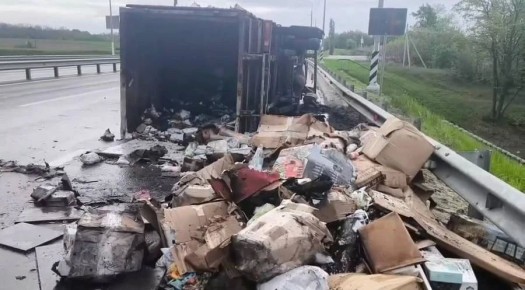 Как уже сообщалось ранее, сегодня около полудня на 520-м километре федеральной трассы М2 «Крым» в Курской области произошло смертельное ДТП
