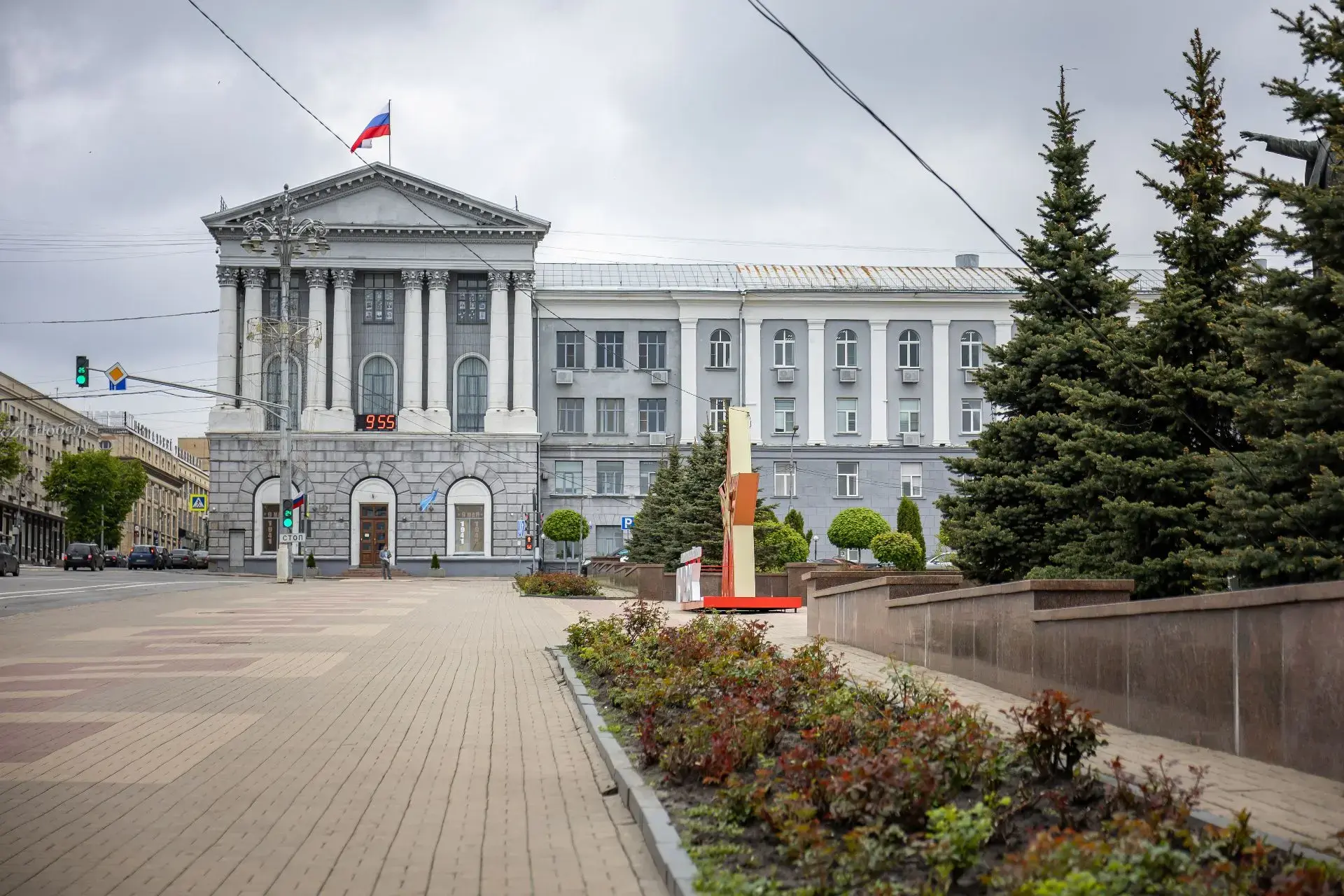 Улицы Курска наполняются живыми красками — специалисты ООО «ЗеленСтрой» ведут активные работы по летнему оформлению городских пространств Улицы Курска наполняются живыми красками — специалисты ООО «ЗеленСтрой» ведут активные работы по летнему оформлению городских пространств