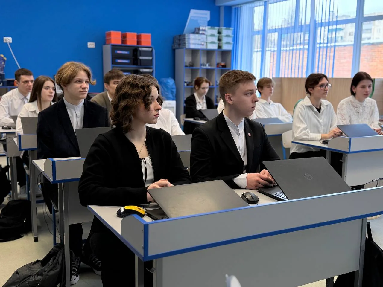 Школьники Курской области сформировали цифровые компетенции на «Уроках цифры» Школьники Курской области сформировали цифровые компетенции на «Уроках цифры»