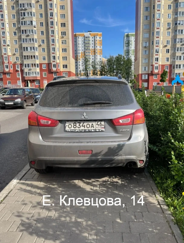 Продолжаем публиковать фотографии водителей, паркующихся в неположенных местах Продолжаем публиковать фотографии водителей, паркующихся в неположенных местах