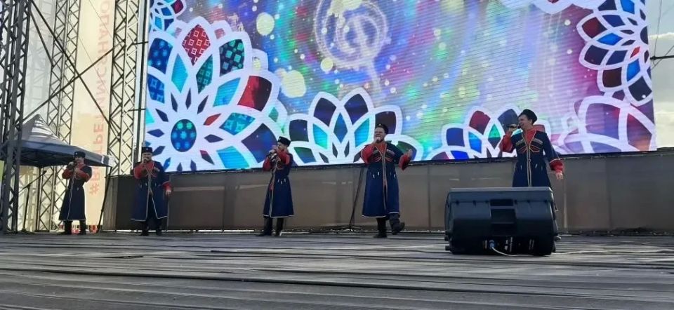 Зрители не остались равнодушными на концерте ансамбля русской песни «Разгуляй» концертно-творческого центра им. М.С. Щепкина и творческих коллективов Курского ГАУ! Зрители не остались равнодушными на концерте ансамбля русской песни «Разгуляй» концертно-творческого центра им. М.С. Щепкина и творческих коллективов Курского ГАУ!