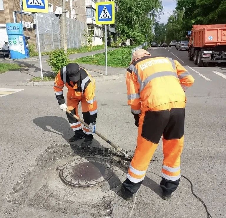 В Курске активно ведутся работы по уборке дорог В Курске активно ведутся работы по уборке дорог
