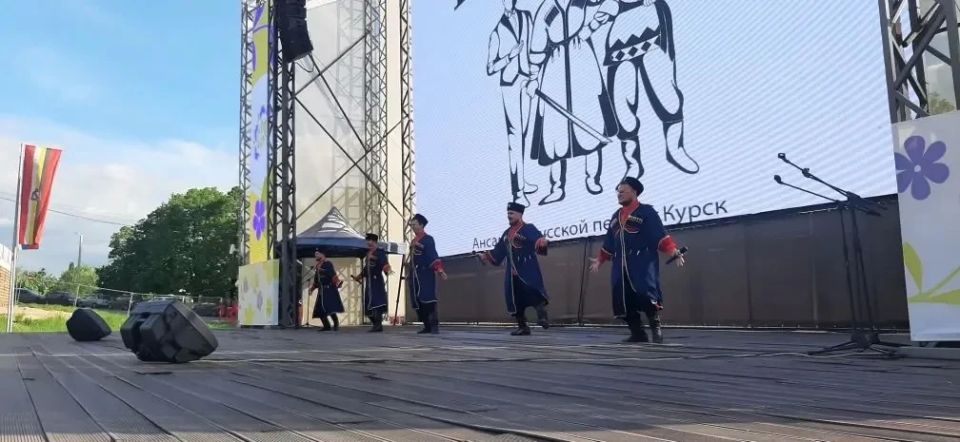Зрители не остались равнодушными на концерте ансамбля русской песни «Разгуляй» концертно-творческого центра им. М.С. Щепкина и творческих коллективов Курского ГАУ! Зрители не остались равнодушными на концерте ансамбля русской песни «Разгуляй» концертно-творческого центра им. М.С. Щепкина и творческих коллективов Курского ГАУ!