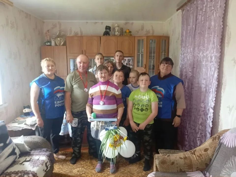 Сегодня в селе Брусовое 45-летие совместной жизни отметили супруги Савенковы Александр Иванович и Наталья Егоровна