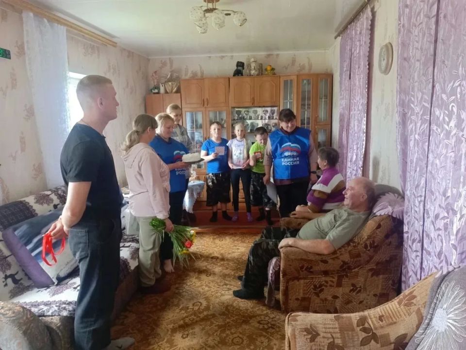 Сегодня в селе Брусовое 45-летие совместной жизни отметили супруги Савенковы Александр Иванович и Наталья Егоровна Сегодня в селе Брусовое 45-летие совместной жизни отметили супруги Савенковы Александр Иванович и Наталья Егоровна