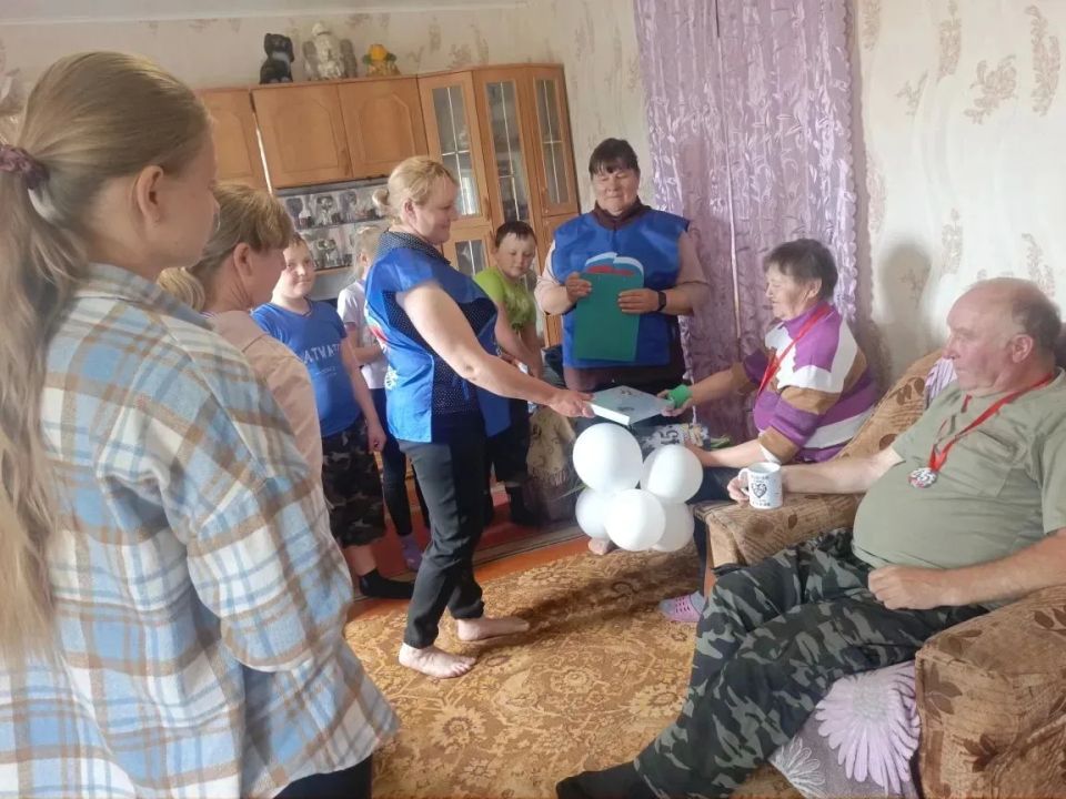 Сегодня в селе Брусовое 45-летие совместной жизни отметили супруги Савенковы Александр Иванович и Наталья Егоровна Сегодня в селе Брусовое 45-летие совместной жизни отметили супруги Савенковы Александр Иванович и Наталья Егоровна