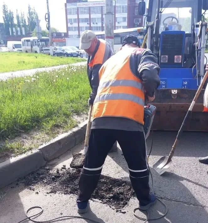 В Курске активно ведутся работы по уборке дорог В Курске активно ведутся работы по уборке дорог