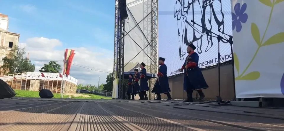 Зрители не остались равнодушными на концерте ансамбля русской песни «Разгуляй» концертно-творческого центра им. М.С. Щепкина и творческих коллективов Курского ГАУ! Зрители не остались равнодушными на концерте ансамбля русской песни «Разгуляй» концертно-творческого центра им. М.С. Щепкина и творческих коллективов Курского ГАУ!