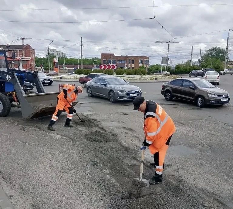 В Курске активно ведутся работы по уборке дорог В Курске активно ведутся работы по уборке дорог