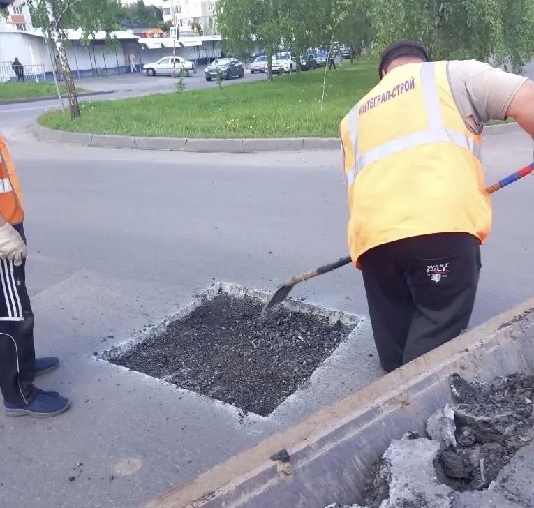 В Курске активно ведутся работы по уборке дорог В Курске активно ведутся работы по уборке дорог