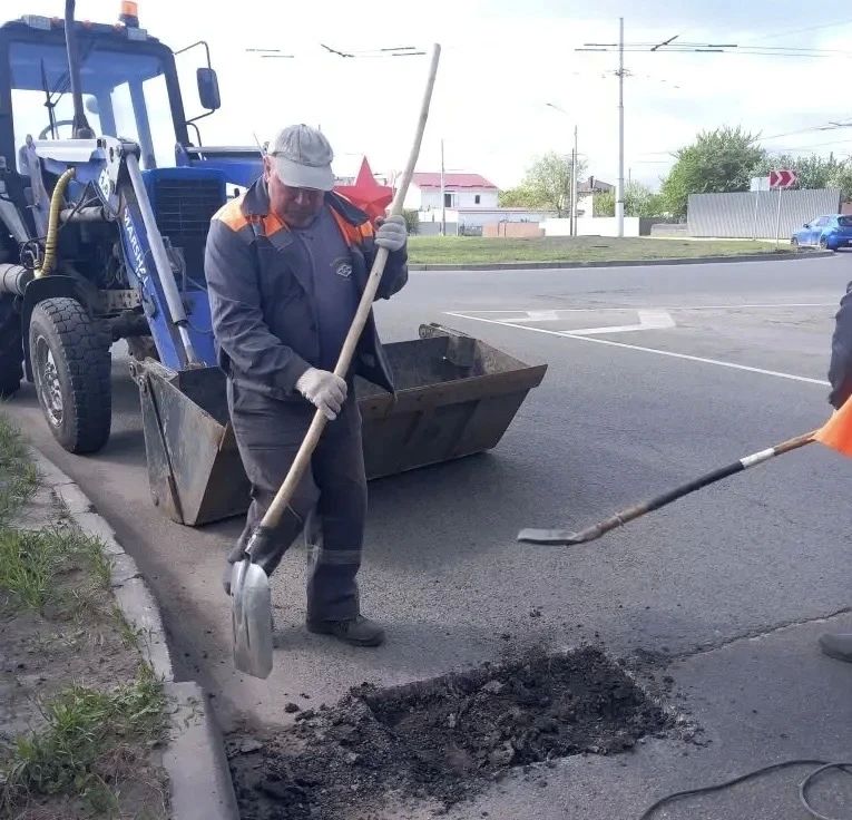 В Курске приводят в порядок дороги В Курске приводят в порядок дороги