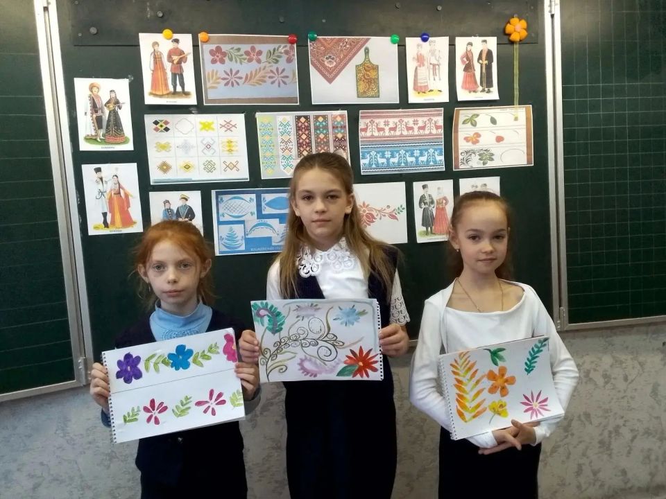 В Новопоселёновской школе прошла неделя национальных культур «Многоцветие России» В Новопоселёновской школе прошла неделя национальных культур «Многоцветие России»