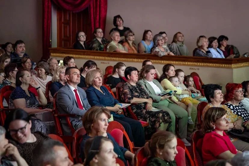 Юные и талантливые: в Курской филармонии прошел заключительный концерт «Радуга талантов» Юные и талантливые: в Курской филармонии прошел заключительный концерт «Радуга талантов»