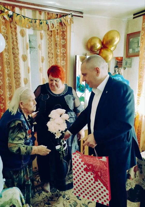 В Курске отметили 100-летие Пелагеи Ивановны Бирюковой В Курске отметили 100-летие Пелагеи Ивановны Бирюковой
