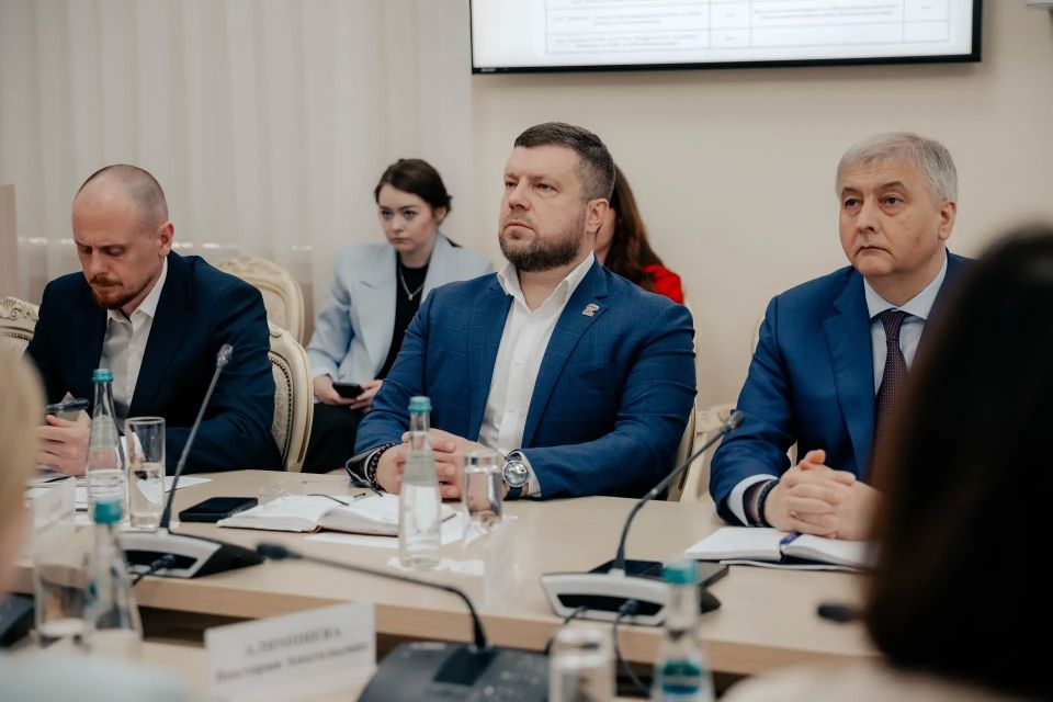 Александр Хинштейн: Провели традиционное заседание Правительства в онлайн-формате Александр Хинштейн: Провели традиционное заседание Правительства в онлайн-формате
