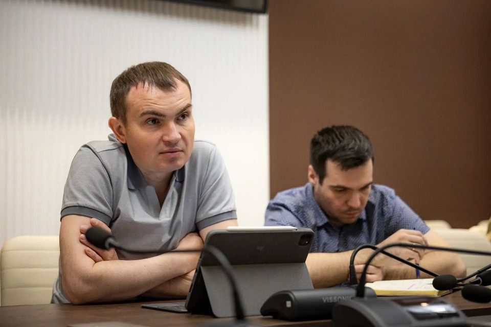 Провел совещание с коллегами, где мы обсудили важные вопросы по благоустройству парков и общественных пространств нашего города Провел совещание с коллегами, где мы обсудили важные вопросы по благоустройству парков и общественных пространств нашего города
