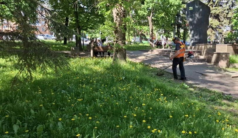 В общественных пространствах Курска трудятся 23 человека и задействованы три единицы специализированной техники В общественных пространствах Курска трудятся 23 человека и задействованы три единицы специализированной техники