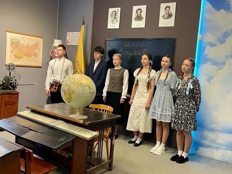 Курские музеи - центры патриотического воспитания молодёжи Курские музеи - центры патриотического воспитания молодёжи