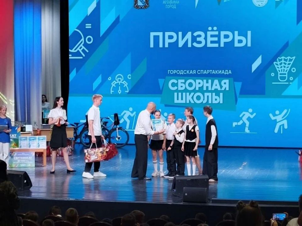 В Курске наградили победителей и призеров «Сборной школы» В Курске наградили победителей и призеров «Сборной школы»