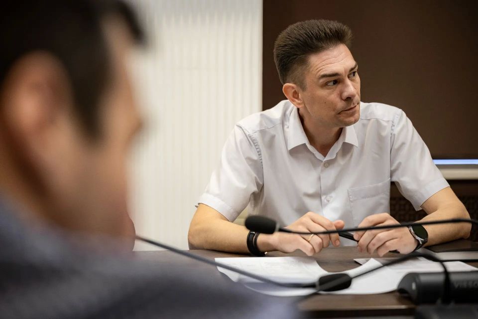 Провел совещание с коллегами, где мы обсудили важные вопросы по благоустройству парков и общественных пространств нашего города Провел совещание с коллегами, где мы обсудили важные вопросы по благоустройству парков и общественных пространств нашего города