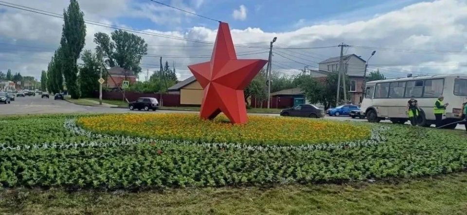В Курске на уборке улиц задействованы 23 человека и три единицы спецтехники В Курске на уборке улиц задействованы 23 человека и три единицы спецтехники