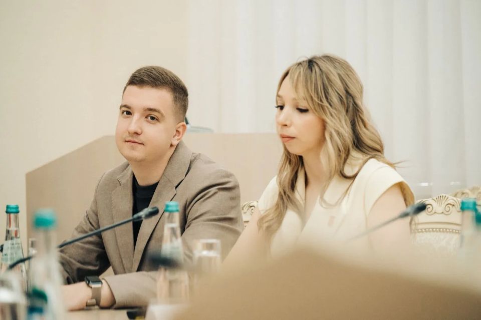 В День детских общественных объединений и организаций состоялся Координационный совет при Губернаторе Курской области по взаимодействию с Общероссийским движением детей и молодежи «Движение первых», его региональным... В День детских общественных объединений и организаций состоялся Координационный совет при Губернаторе Курской области по взаимодействию с Общероссийским движением детей и молодежи «Движение первых», его региональным...