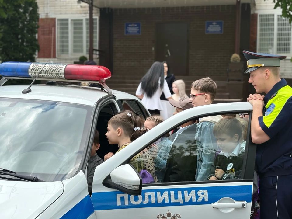 «Орлята» из 3 школы познакомились с работой полицейских Железногорска «Орлята» из 3 школы познакомились с работой полицейских Железногорска