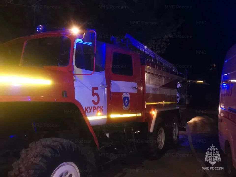Ночью под Курском сгорела дорожная машина, сообщили в региональном МЧС