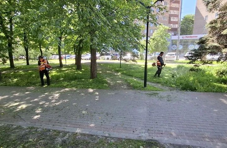 В общественных пространствах Курска трудятся 23 человека и задействованы три единицы специализированной техники В общественных пространствах Курска трудятся 23 человека и задействованы три единицы специализированной техники