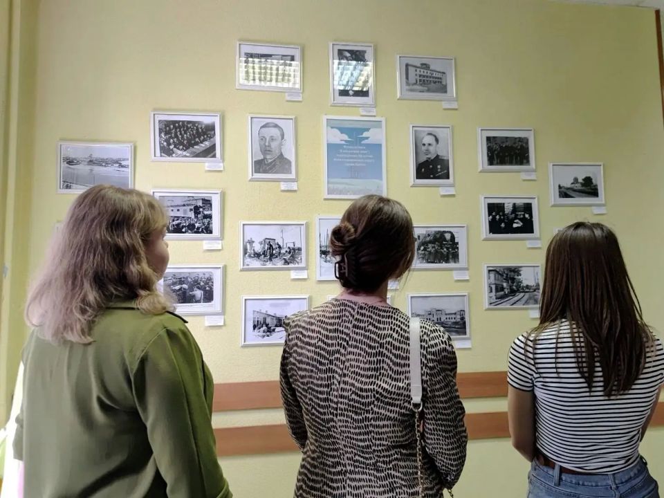 История в фото и рисунках: в администрации Железнодорожного округа открылась выставка