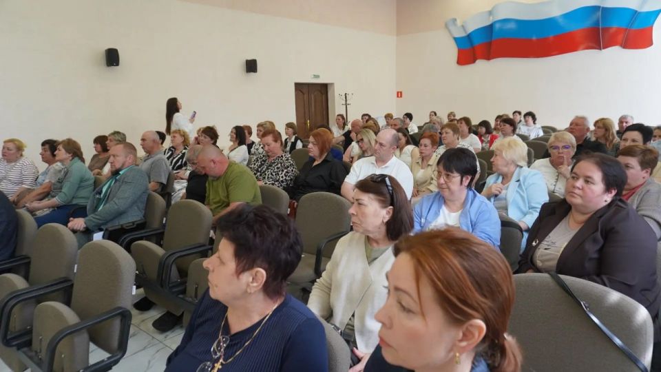 Владимир Ковальчук: В Рыльске прошла выездная встреча депутата Курской областной Думы Алексея Павловича Золотарева с представителями бюджетной сферы Владимир Ковальчук: В Рыльске прошла выездная встреча депутата Курской областной Думы Алексея Павловича Золотарева с представителями бюджетной сферы