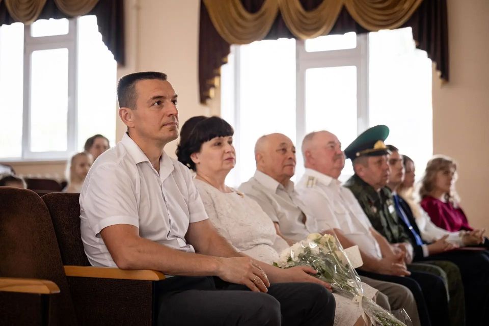 В школе № 5 имени И.П. Волка прошел кадетский бал В школе № 5 имени И.П. Волка прошел кадетский бал
