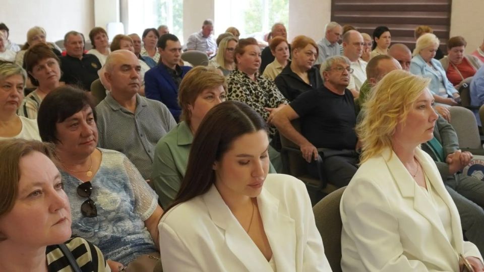 Владимир Ковальчук: В Рыльске прошла выездная встреча депутата Курской областной Думы Алексея Павловича Золотарева с представителями бюджетной сферы Владимир Ковальчук: В Рыльске прошла выездная встреча депутата Курской областной Думы Алексея Павловича Золотарева с представителями бюджетной сферы