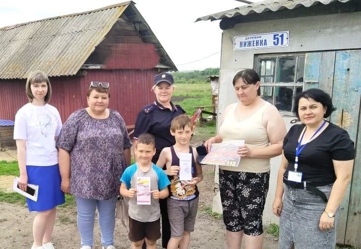 В Черемисиновском районе состоялся плановый выезд мобильной межведомственной бригады «Мобильный консультант» с целью своевременного выявления и решения проблем, связанных с неблагополучием в семьях, а также оказания... В Черемисиновском районе состоялся плановый выезд мобильной межведомственной бригады «Мобильный консультант» с целью своевременного выявления и решения проблем, связанных с неблагополучием в семьях, а также оказания...