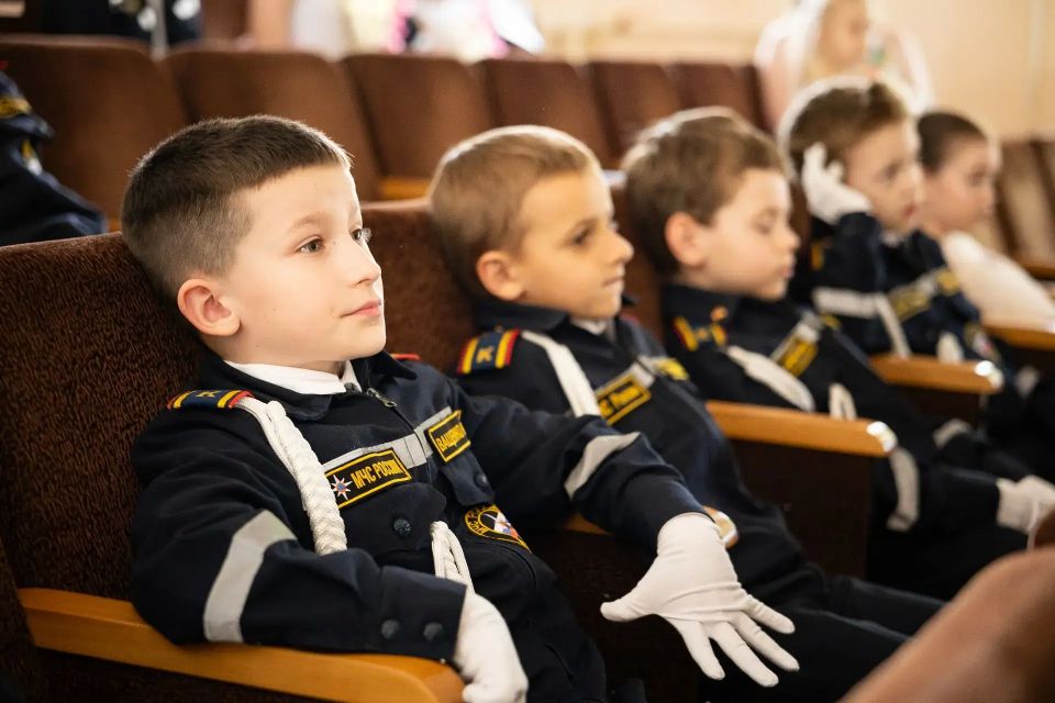 В школе № 5 имени И.П. Волка прошел кадетский бал В школе № 5 имени И.П. Волка прошел кадетский бал