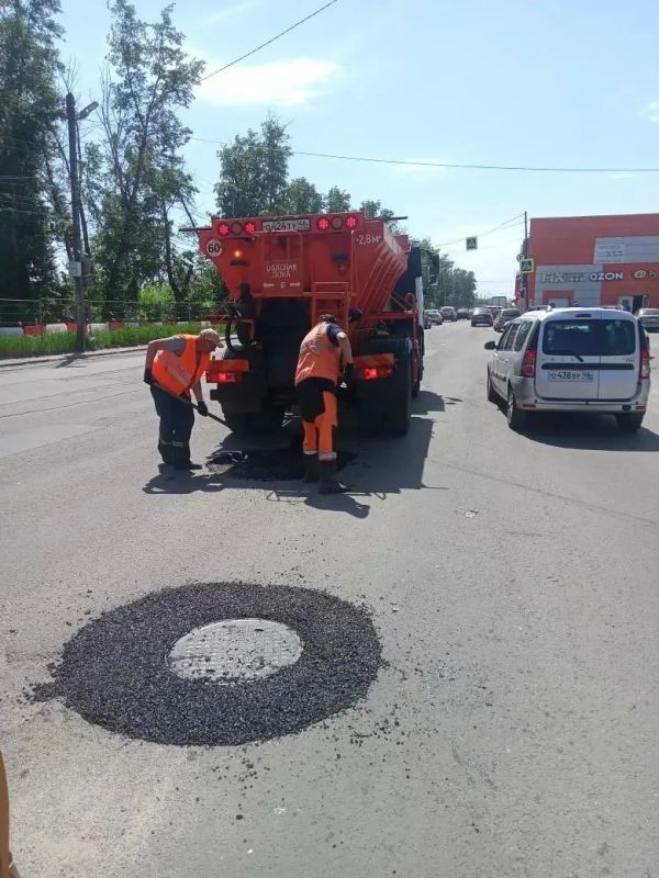 В Курске проводят аварийный ямочный ремонт на трёх улицах В Курске проводят аварийный ямочный ремонт на трёх улицах