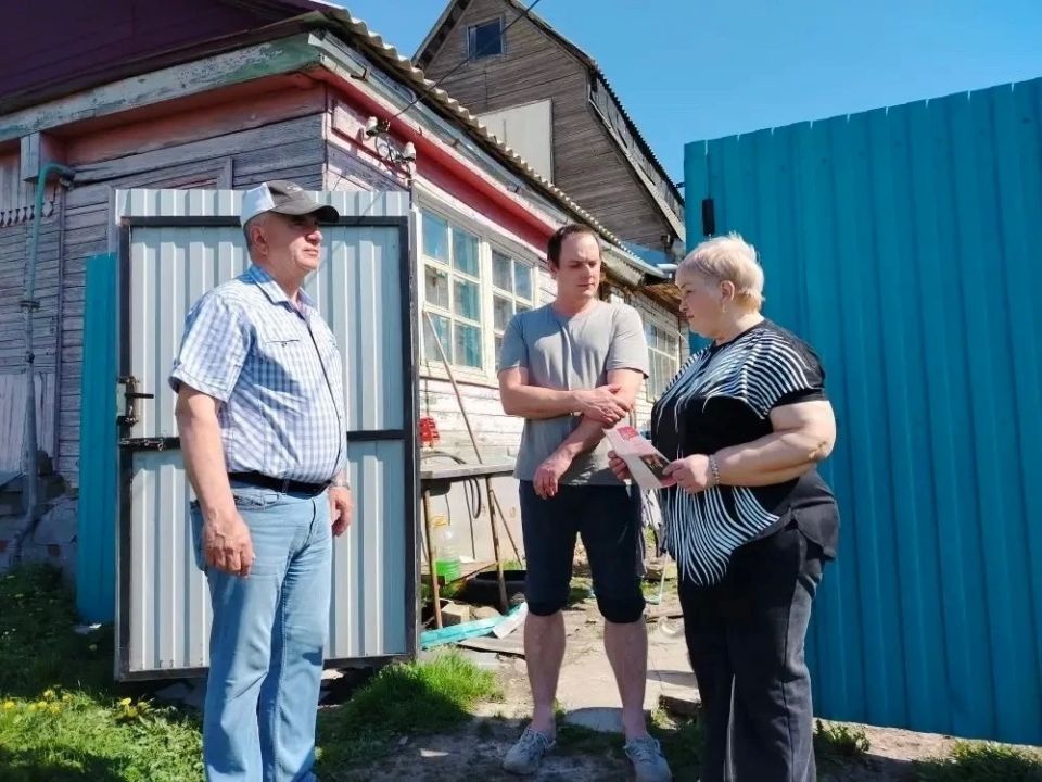 В рамках работы по профилактике бытовых пожаров специалисты семейного центра соцпомощи «Возрождение» регулярно проводят разъяснительные беседы с родителями и детьми, проживающими на территории Курского района