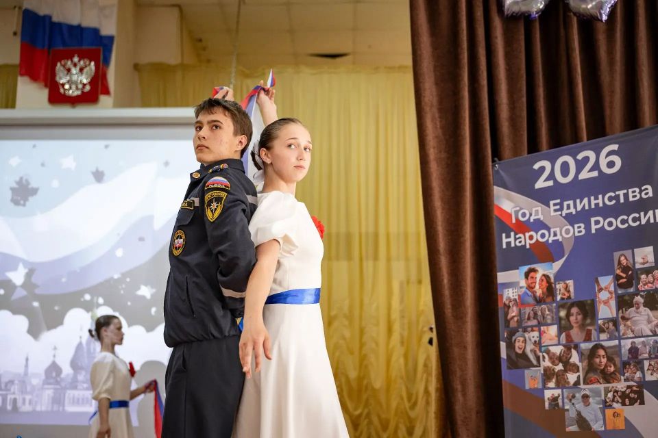 В школе № 5 имени И.П. Волка прошел кадетский бал В школе № 5 имени И.П. Волка прошел кадетский бал
