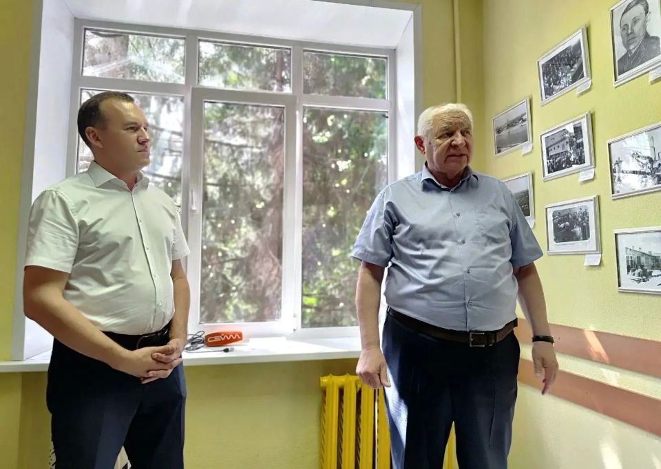 История в фото и рисунках: в администрации Железнодорожного округа открылась выставка История в фото и рисунках: в администрации Железнодорожного округа открылась выставка