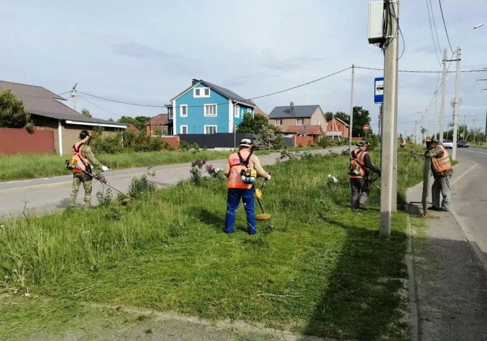 В Курске на улице 50 лет Октября и на проспекте Хрущева устраняют выбоины В Курске на улице 50 лет Октября и на проспекте Хрущева устраняют выбоины