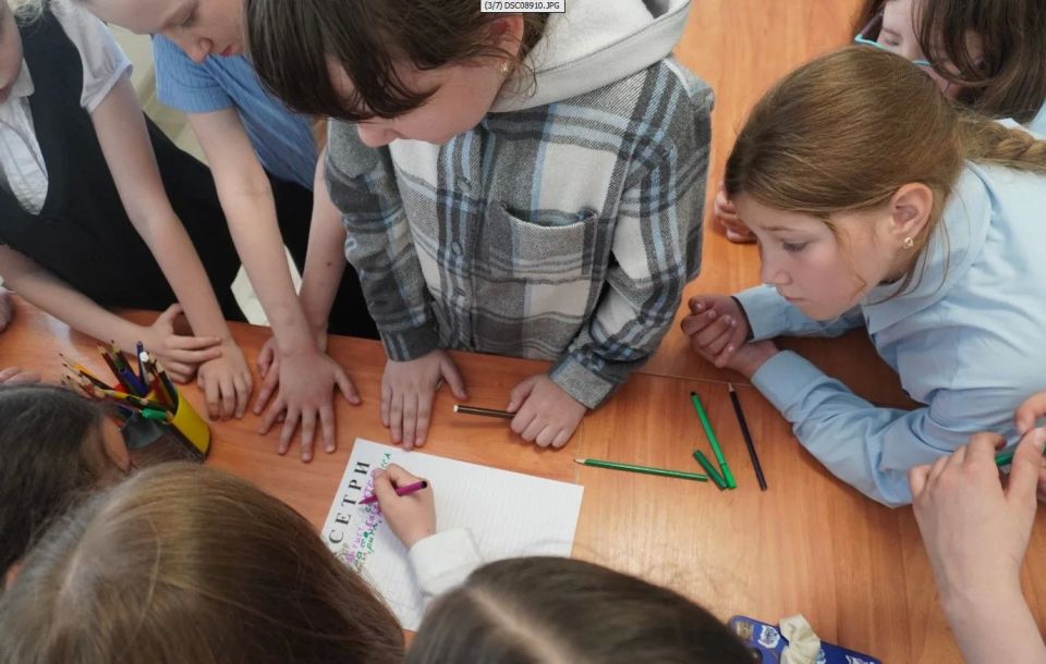 В Детской библиотеке-филиале №2 для учеников 3 «В» класса (классный руководитель Г. Е. Скобликова) прошло весёлое и познавательное мероприятие, посвящённое Дню славянской письменности и культуры В Детской библиотеке-филиале №2 для учеников 3 «В» класса (классный руководитель Г. Е. Скобликова) прошло весёлое и познавательное мероприятие, посвящённое Дню славянской письменности и культуры