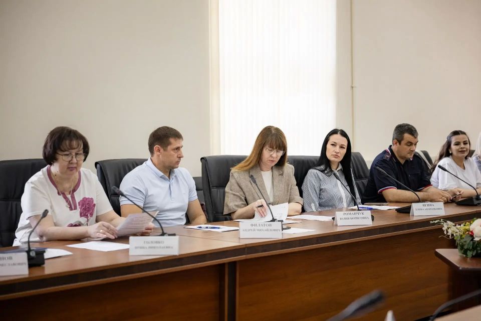 В Курске прошло расширенное заседание комиссии по делам несовершеннолетних и защите их прав В Курске прошло расширенное заседание комиссии по делам несовершеннолетних и защите их прав