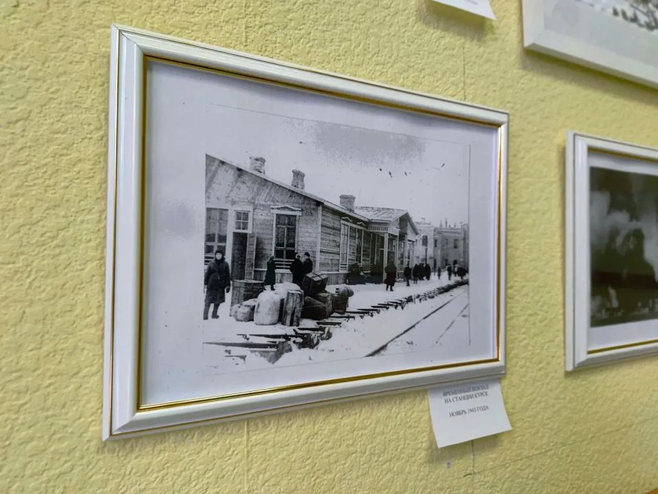История в фото и рисунках: в администрации Железнодорожного округа открылась выставка История в фото и рисунках: в администрации Железнодорожного округа открылась выставка