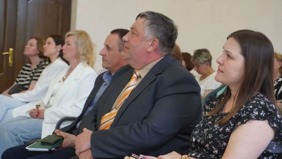 Владимир Ковальчук: В Рыльске прошла выездная встреча депутата Курской областной Думы Алексея Павловича Золотарева с представителями бюджетной сферы Владимир Ковальчук: В Рыльске прошла выездная встреча депутата Курской областной Думы Алексея Павловича Золотарева с представителями бюджетной сферы
