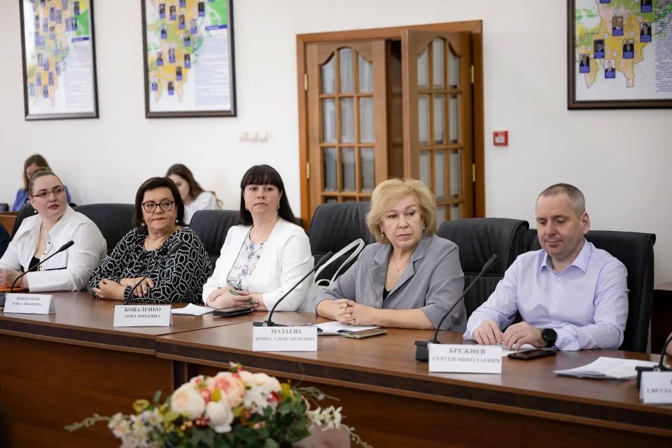 В Курске прошло расширенное заседание комиссии по делам несовершеннолетних и защите их прав В Курске прошло расширенное заседание комиссии по делам несовершеннолетних и защите их прав