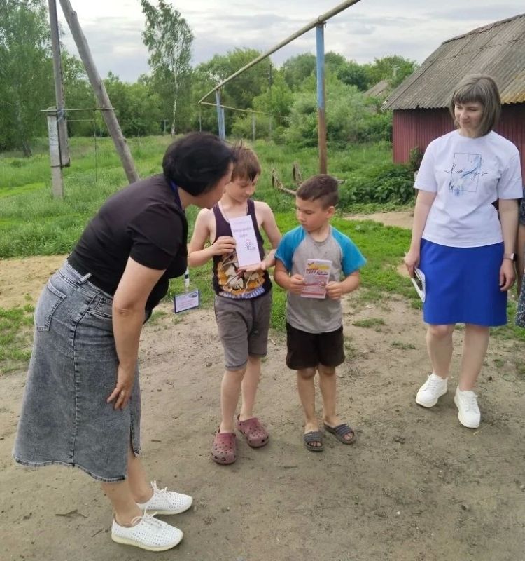 В Черемисиновском районе состоялся плановый выезд мобильной межведомственной бригады «Мобильный консультант» с целью своевременного выявления и решения проблем, связанных с неблагополучием в семьях, а также оказания... В Черемисиновском районе состоялся плановый выезд мобильной межведомственной бригады «Мобильный консультант» с целью своевременного выявления и решения проблем, связанных с неблагополучием в семьях, а также оказания...