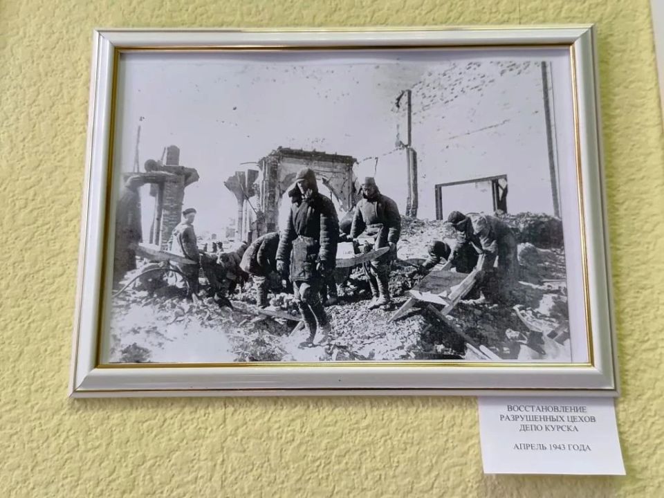 История в фото и рисунках: в администрации Железнодорожного округа открылась выставка История в фото и рисунках: в администрации Железнодорожного округа открылась выставка