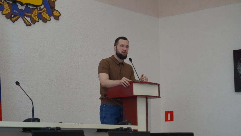 Владимир Ковальчук: В Рыльске прошла выездная встреча депутата Курской областной Думы Алексея Павловича Золотарева с представителями бюджетной сферы