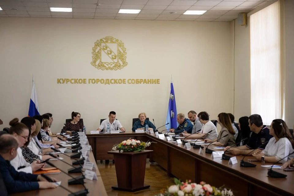 В Курске прошло расширенное заседание комиссии по делам несовершеннолетних и защите их прав В Курске прошло расширенное заседание комиссии по делам несовершеннолетних и защите их прав