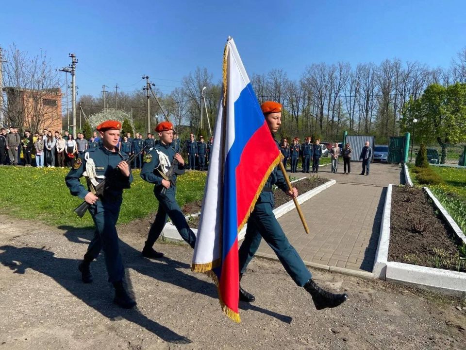Годовщина памятной доски: память о выпускнике-герое Юрии Плюхине